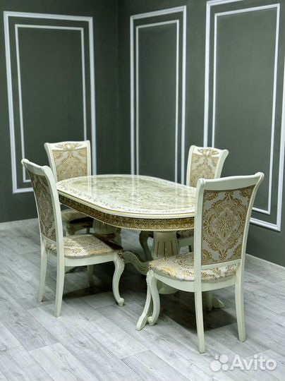 Стол и стулья в гостиную. В наличии
