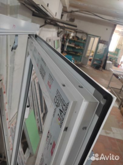 Дверь алюминиевая