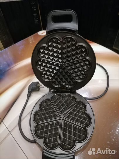 Электрическая вафельница Severin