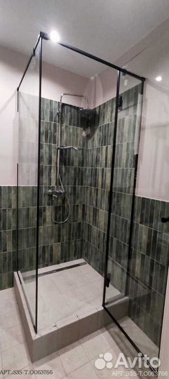 Стеклянные душевые перегородки