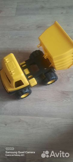 Игрушка большая машинка
