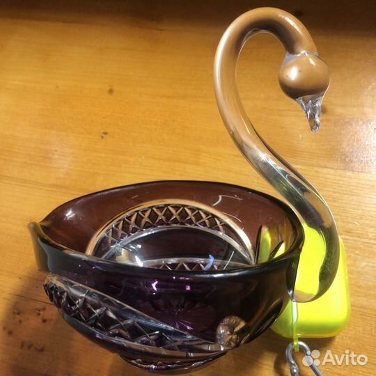 Богемское стекло ваза лебедь