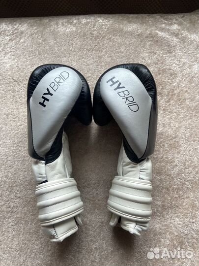 Боксерские перчатки adidas hybrid 300