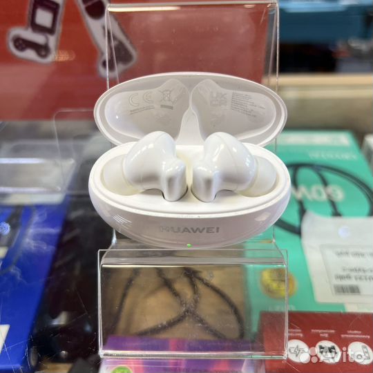 Еспроводные наушники huawei FreeBuds