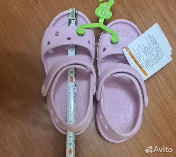 Сандалии для девочки Crocs