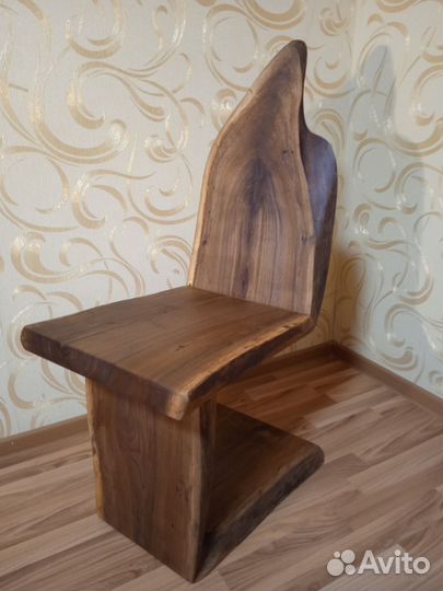 Стул из массива ореха
