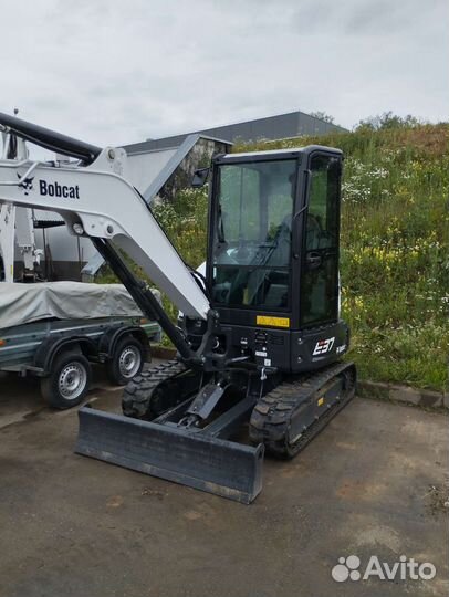 Машинист на миниэкскаватор. Машинист на Bobcat