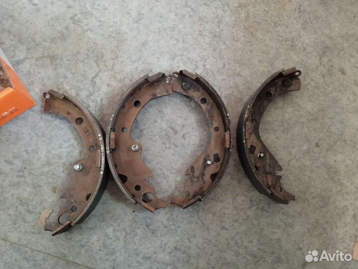 Тормозные колодки барабанные toyota