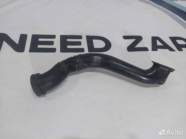 Патрубок воздушного фильтра Opel Astra H 2008