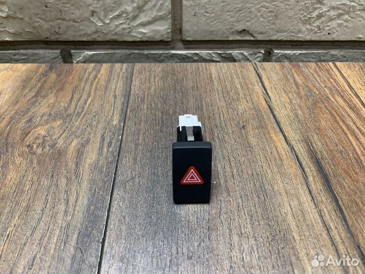 Volkswagen Golf 6 Кнопка аварийной сигнализации