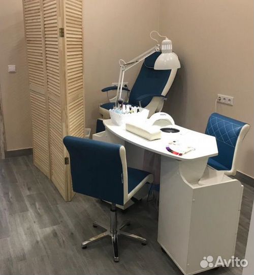 Стол маникюрный