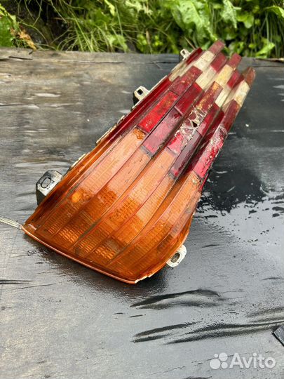 Задний правый фонарь Mercedes w126