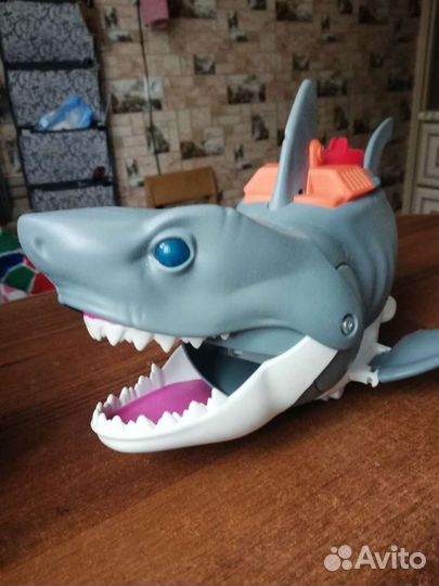 Игрушка - акула(активная)