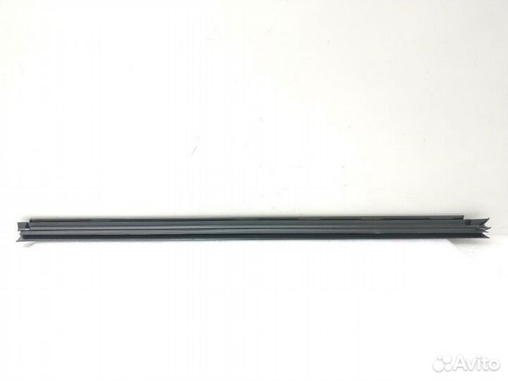 Уплотнитель стекла двери передний левый