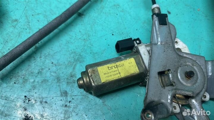 Стеклоподъемник передний правый #:8330 Ford Focu