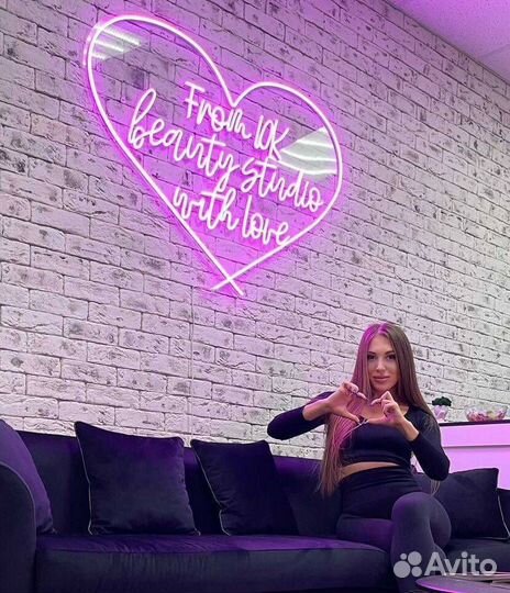 Неоновая вывеска