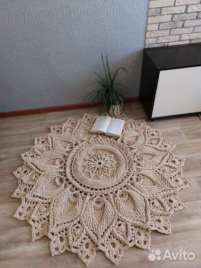 Ковер вязанный