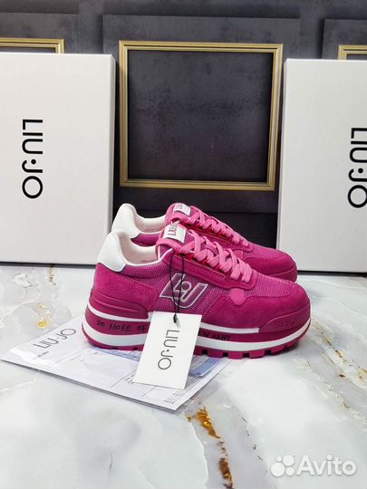 Кроссовки женские