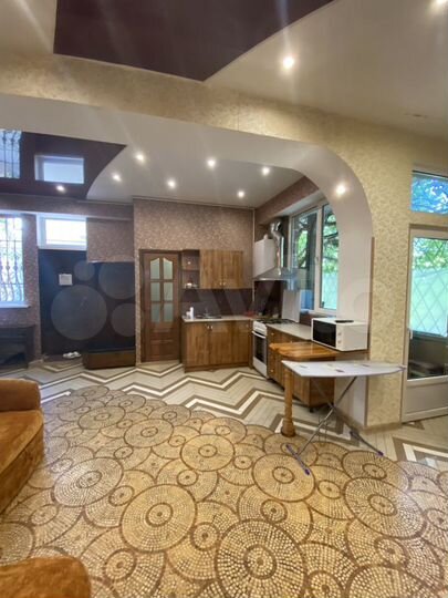 2-к. квартира, 90 м², 1/2 эт.