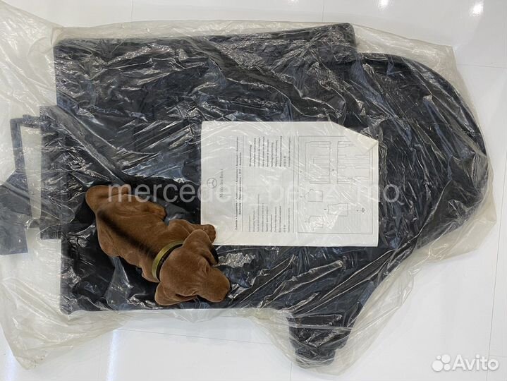 Оригинальные резиновые коврики Мерседес Бенц w447