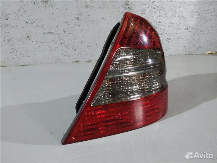 Фонарь задний правый Mercedes E-Class W211