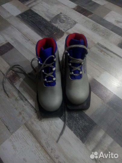 Лыжные ботинки