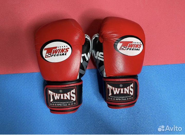 Боксерские перчатки кожаные Twins