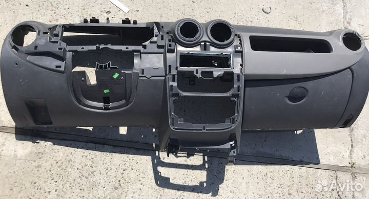 Торпедо Renault Logan