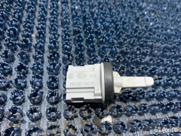 Датчик температуры воздуха Volkswagen Passat