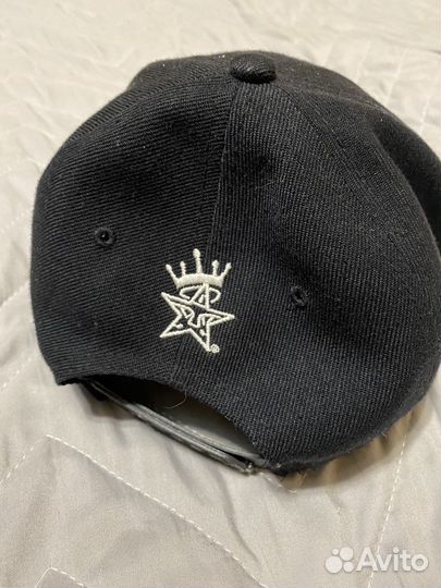 Бейсболка Obey