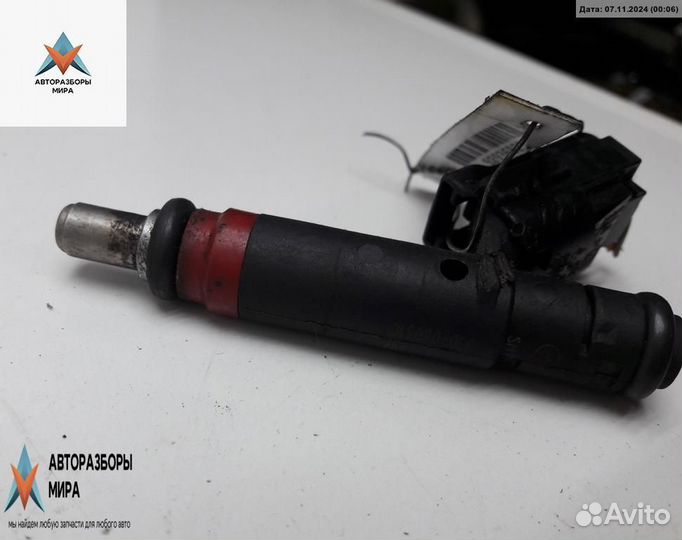 Форсунка Volkswagen Polo 4 2004 03D906031C