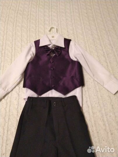 Костюм тройка р.98. мальчику