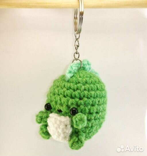 Вязаная игрушка брелок