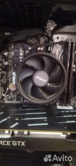 Материнская плата с процессором и памятью