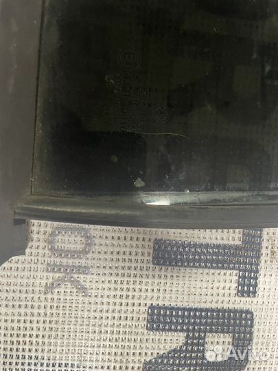 Форточка стекло заднее правое Mercedes W202 седан