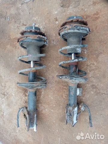 Амортизатор передний на Тойота Авенсис 02г