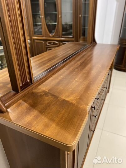 Комод с зеркалом