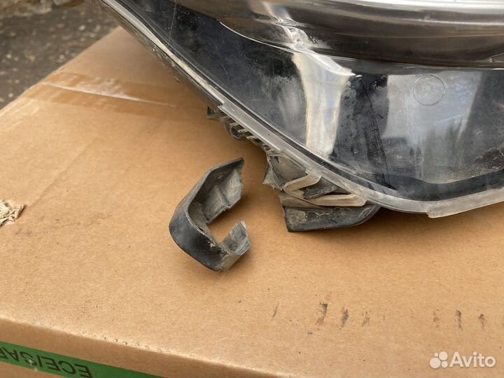 Фара передняя правая на opel astra h