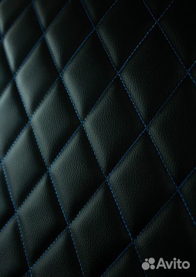 Стеганая экокожа ромб черный с синей строчкой
