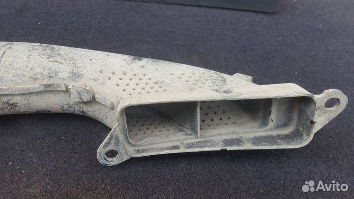 Воздухозаборник Ford Focus 3 хэтчбек 1