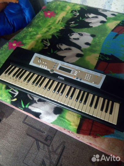 Синтезатор Yamaha PSR-R200