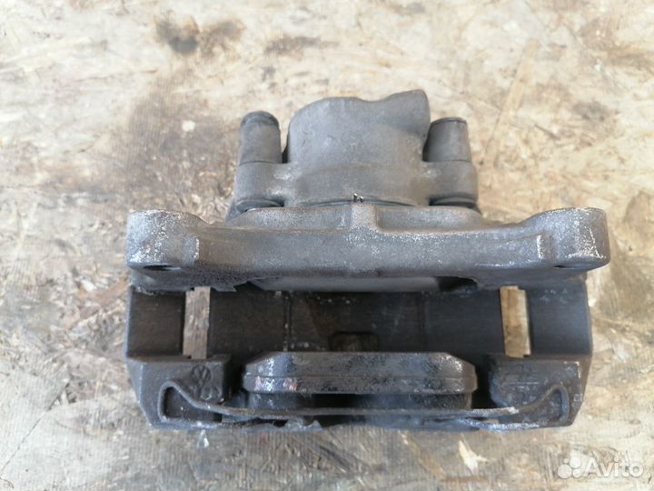 Тормозной суппорт передний левый Audi A4 B8