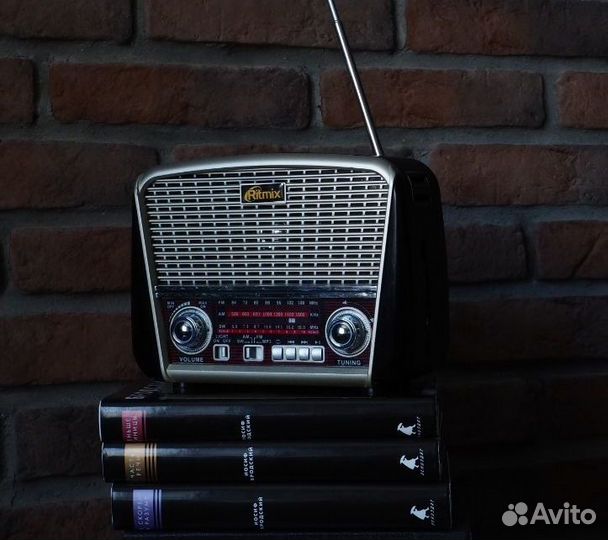 Радиоприемник Ritmix RPR-050 Gold ретро