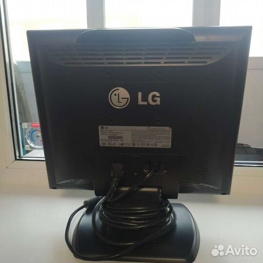 Монитор LG 566LE 15