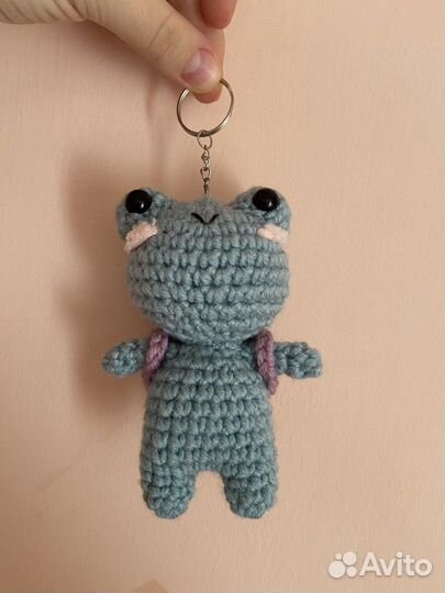 Вязаный брелок игрушка жабка лягушка