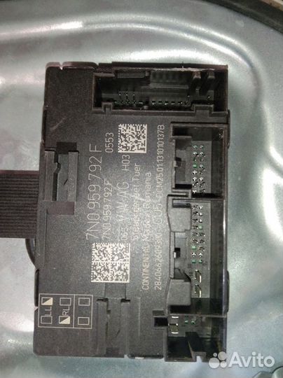 Стеклоподъемник передний правый Skoda Yeti 1.2