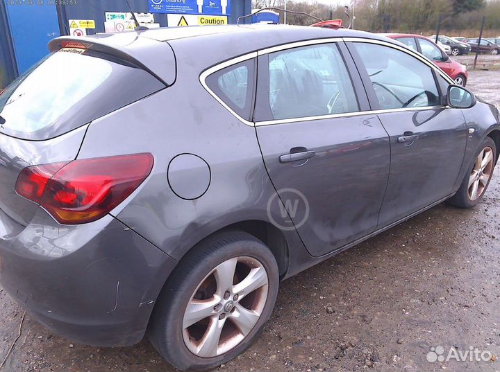 Автомобиль на запчасти Opel Astra J 2011