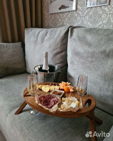 Столик для завтрака, пикника, винница