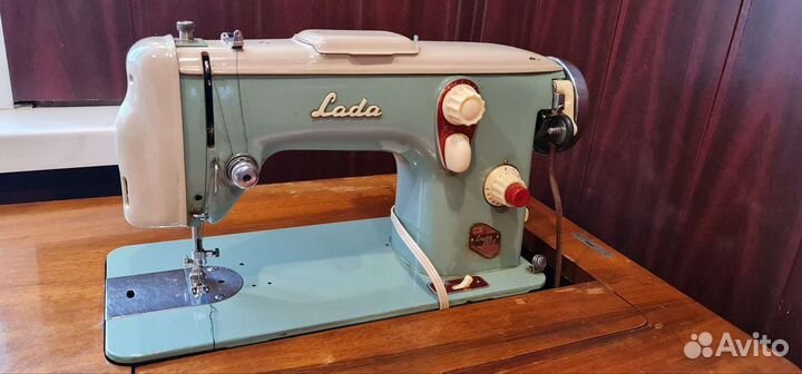 Швейная машина LADA 237-1 (Чехословакия)