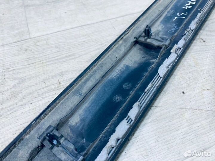 Молдинг двери задний левый Nissan Armada SUV